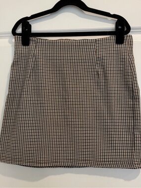 SIZE S | Classic Houndstooth Mini Skirt - Black & Tan